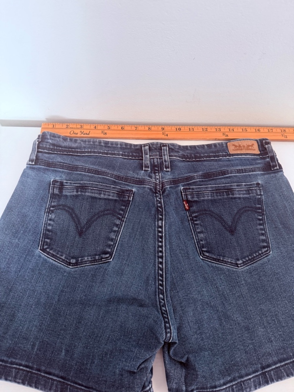 Levi's Dark Blue Denim Women’s Shorts Size 12 - Picture 4 of 7